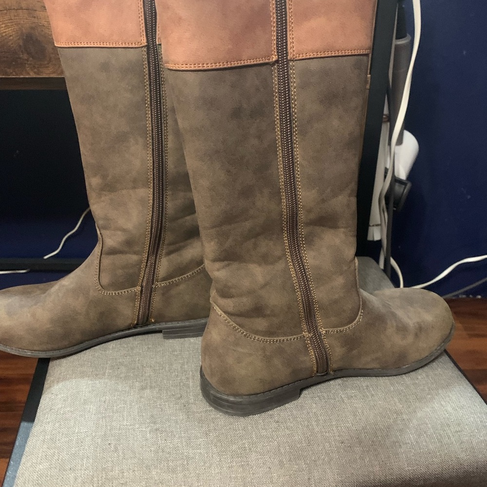Boots - Picture 5 of 7